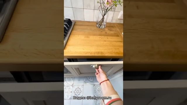 ?Стильная кухня в хрущевке! Серый цвет в сочетании с деревянной столешницей? #shorts