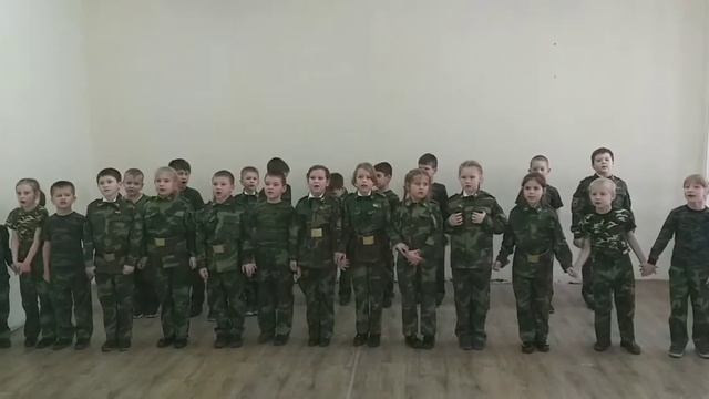 Видеопоздравление с Наступающим Новым годом от ансамбля народной песни "Весёла" удалые ребята шк.17 смотреть онлайн