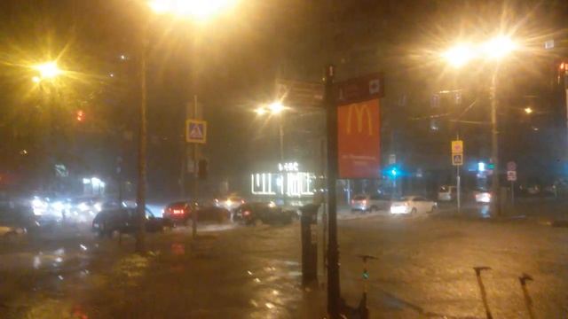 Сильный ливень.Ростов-на-Дону. 22.07.2021 смотреть онлайн