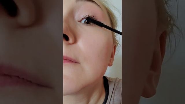 The best mascara for long eyelashes Maybelline Lash Sensational Sky high Cosmic Black смотреть онлайн