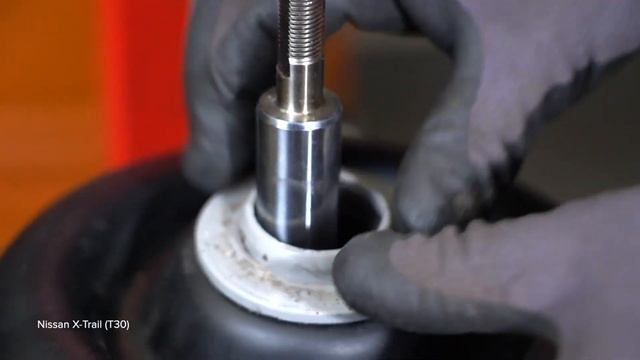 Cómo cambiar los muelles de suspensión parte delantera en NISSAN X TRAIL T30 [AUTODOC] смотреть онлайн