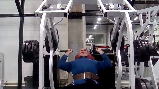 Жим над головой в Hammer Strength 2Х40 кг. на десять повторений. смотреть онлайн