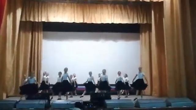 группа "Звездочки" - танец "Учат в школе" смотреть онлайн