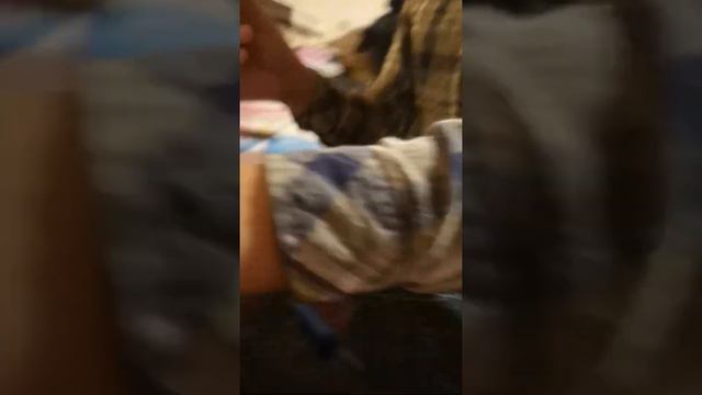 Сергей показывает как сделать ручку из пера✌️ смотреть онлайн