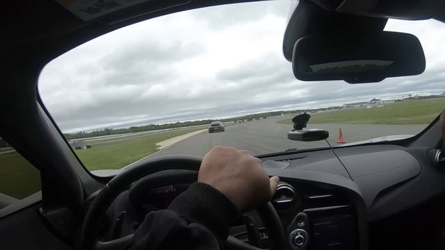 Racing A $350,000 McLaren 720s vs 1000HP 720s смотреть онлайн