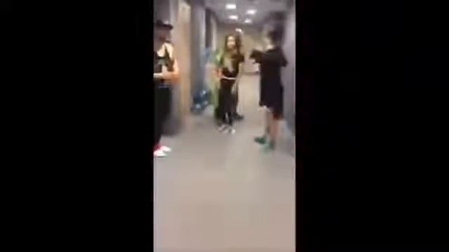 Щебет раздает крамп! смотреть онлайн