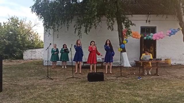 Пісня "Мамина Світлиця" у виконанні сім'ї Крикливець смотреть онлайн