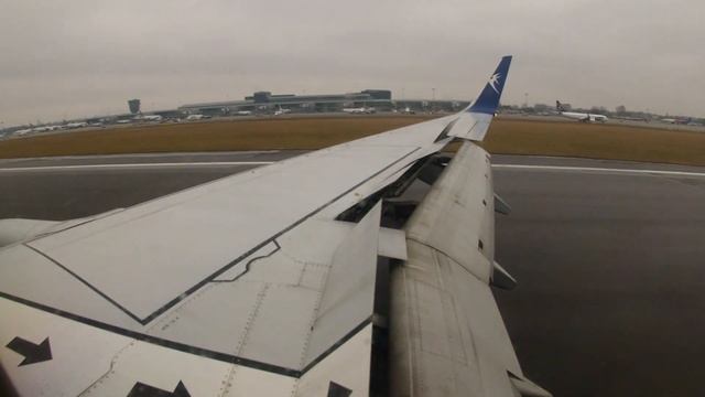 Rough landing at Warsaw Chopin Airport (WAW/EPWA) | Blue Air Boeing 737-800 (op. for LOT) смотреть онлайн