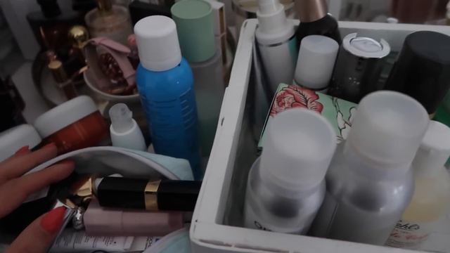BEAUTY CLEAR OUT & DECLUTTER: SKINCARE & BATHROOM SPRING CLEAN | Hello October смотреть онлайн