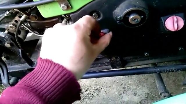 Проверка уровня масла двигателя мототрактора (мотоблока). смотреть онлайн