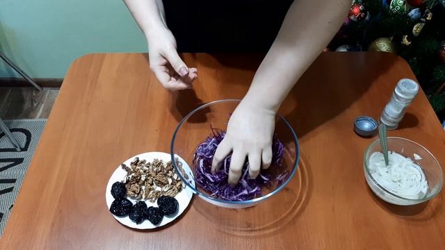 Салат из красной капусты с черносливом и орехами. Полезный и вкусный салат. смотреть онлайн