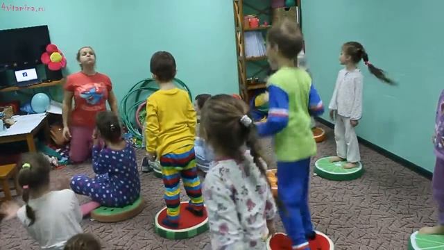 Танцы сидя. Пижамная вечеринка. Дети 5-10 лет. смотреть онлайн