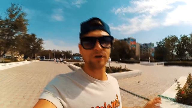 Влог / КАСПИЙСКОЕ МОРЕ / Идем по скверу на набережную смотреть онлайн