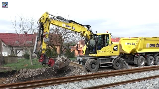 Liebherr 918 Load Mercedes Arocs 10x6