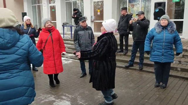 "НЕЖНАЯ"...на танцполе в Гомельском парке...28.01.2023года. смотреть онлайн