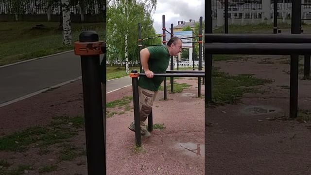 Отжимания на брусьях смотреть онлайн