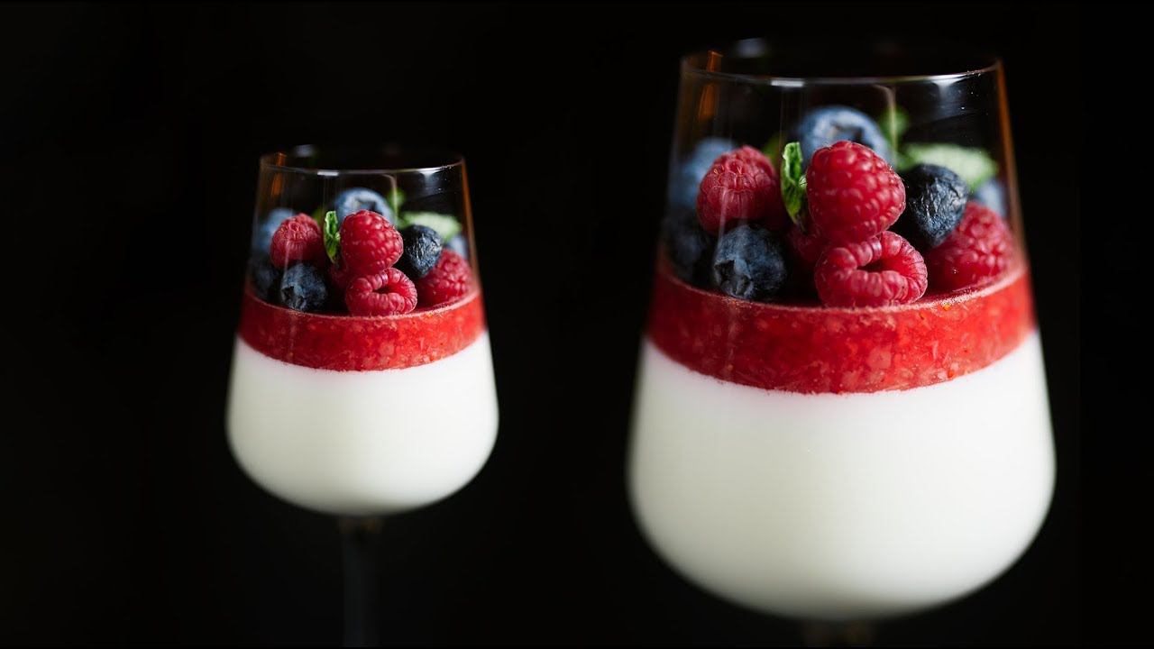 Мятная сливочная Панна котта с клубничной прослойкой смотреть онлайн