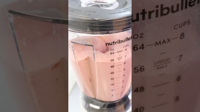 The Art of Making Strawberry Smoothie ?? • A New Dorp Exclusive смотреть онлайн