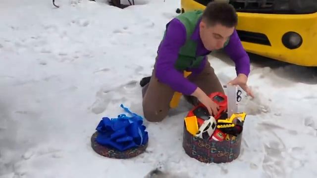 Janitor Mr. Joe found A LOT OF Toy Cars VS Red Man Started Race on Chevrolet Camaro for Kids смотреть онлайн