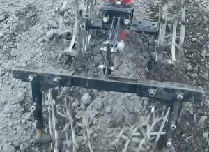 Ёжики для мотоблока пропалываем.