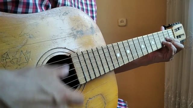 Необычная шестерка на гитаре в песне "Возвращение друга" смотреть онлайн