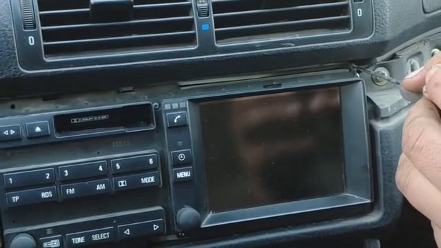 Замена штатной магнитолы на BMW E39 audio system смотреть онлайн