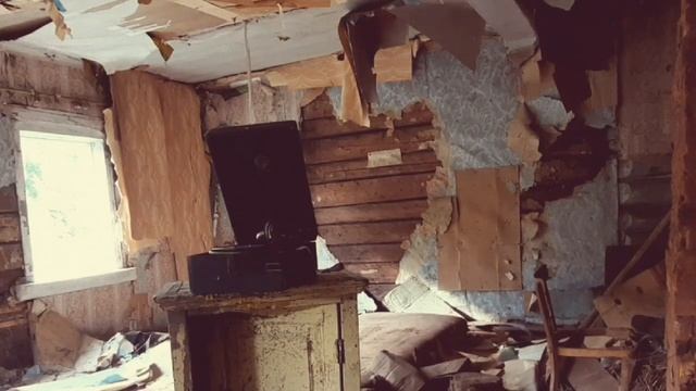 Граммофон в заброшенном доме. смотреть онлайн