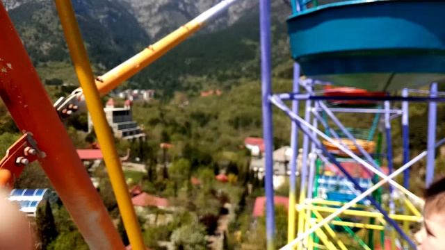 Ялта, колесо обозрения в зоопарке Сказка смотреть онлайн