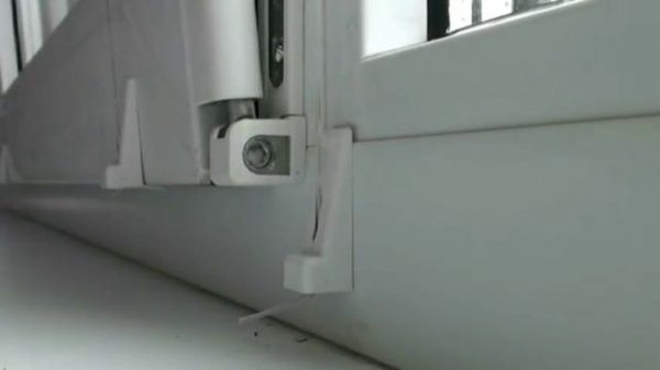 Дует из Пластикового Окна - не Прижимается Низ Створки. Регулировка Пластиковых Окон своими руками.