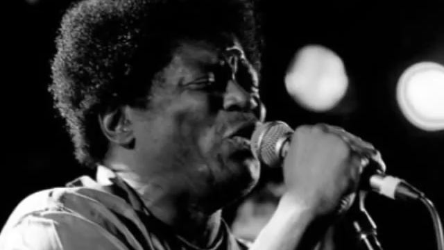 Charles Bradley & The Menahan Street Band - Stay Away смотреть онлайн