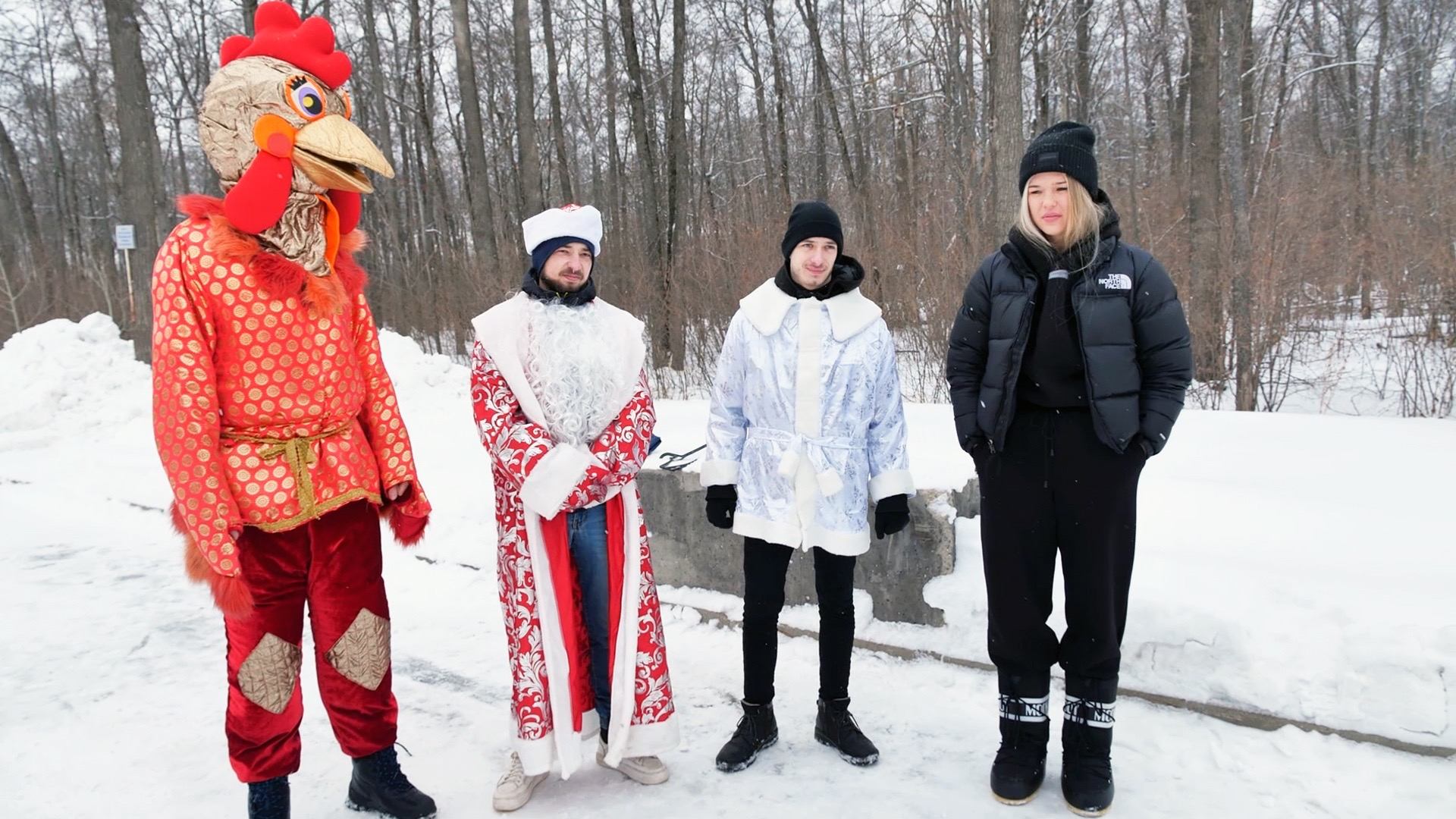 НАРЯДИЛИ В КОСТЮМ ПЕТУХА. ТАКОГО НОВОГОДНЕГО ПОЗДРАВЛЕНИЯ ОН НЕ ОЖИДАЛ [Красавица и Чудовище] смотреть онлайн