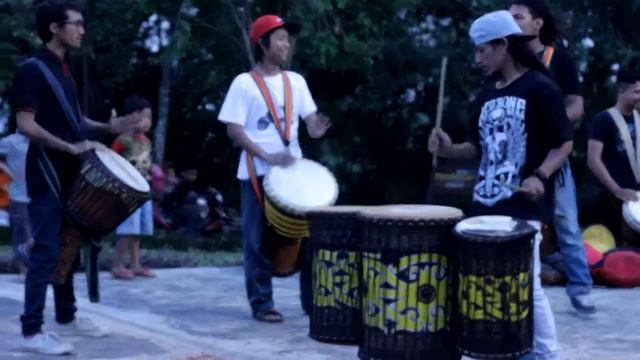 HIBURAN MUSIK DI MUSIUM SINGHASARI смотреть онлайн