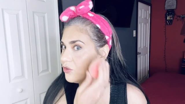 Super easy eye look with one quick swipe of PML, Celestial Divinity +Skincare pre-makeup prep video смотреть онлайн
