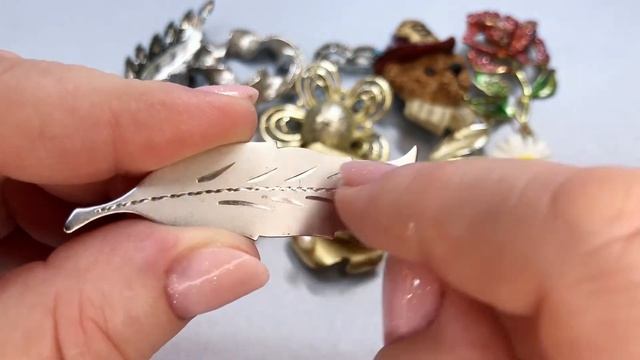 4. Распаковка лота винтажных брошей , ￼некоторые подписаны. Часть 4. смотреть онлайн