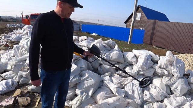 КУПИЛ МЕТАЛЛОИСКАТЕЛЬ НА ЧЕРМЕТ МД-4080 /ТЕСТИРУЕМ С ДРУЗЬЯМИ/ смотреть онлайн