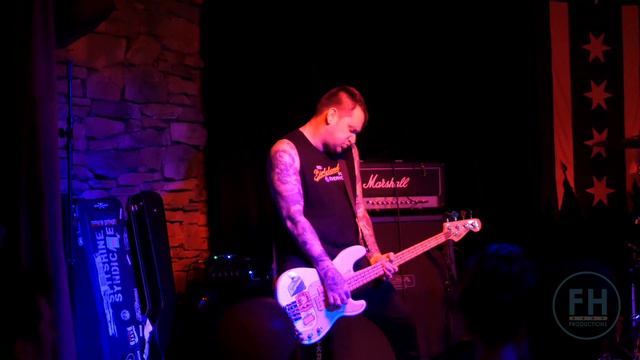 Teenage Bottlerocket - "I Wanna Die" & "Dead Saturday" Live at Cobra Lounge смотреть онлайн