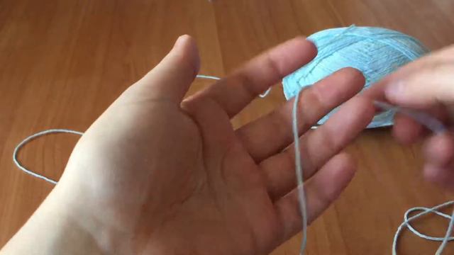 Расположение нити между пальцами при наборе петель смотреть онлайн