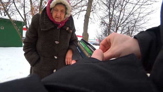 СКУПИЛ ПРОДУКТЫ У БАБУШЕК. Дедушка растерялся. Часть 3 смотреть онлайн