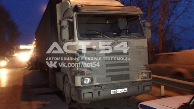 Корона Премио залетела под полуприцеп на Бердском шоссе смотреть онлайн
