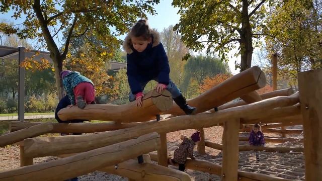 Гуляем с детьми по парку возле замка в Пардубице (Чехия)