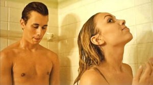 ПОДРОСТОК БОТАНИК СОЗДАЛ КОМПЬЮТЕРНУЮ ДЕВУШКУ, КОТОРАЯ ОЖИВАЕТ И ДЕЛАЕТ ВСЯКОЕ