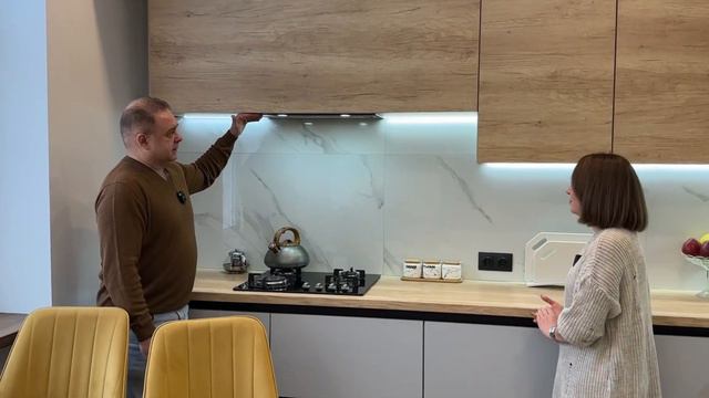 Большая кухня со своими особенностями. Обзор #кухни #мебельназаказтверь #оранжмебель смотреть онлайн