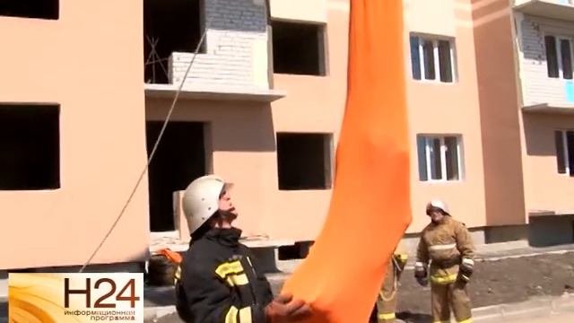 У пожарных возникли трудности со спасением людей смотреть онлайн