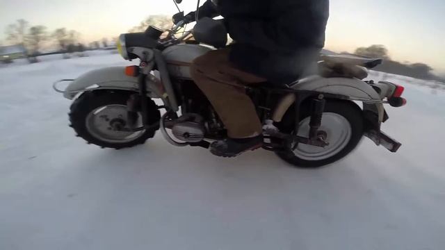 Дрифт на мотоцикле Урал Турист / Drift on a motorcycle Ural Tourist смотреть онлайн