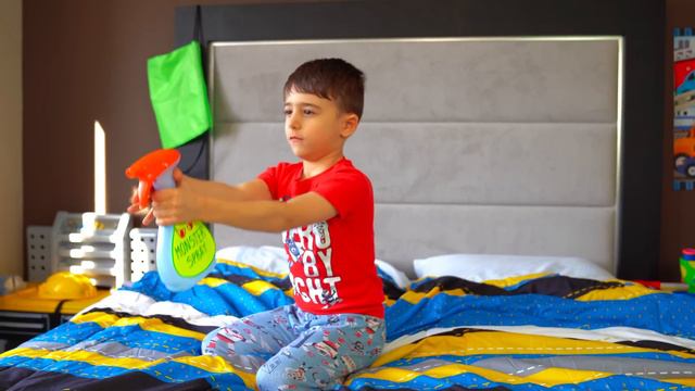 Matteo Learns to Sleep Alone | Don't be Afraid of Monsters | DeeDee Show смотреть онлайн