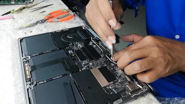 MacBook Pro A1708 Change Screen