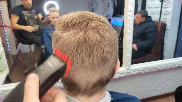 Детская короткая стрижка с укладкой на бок // SIDE PART // Kids haircut side part // смотреть онлайн
