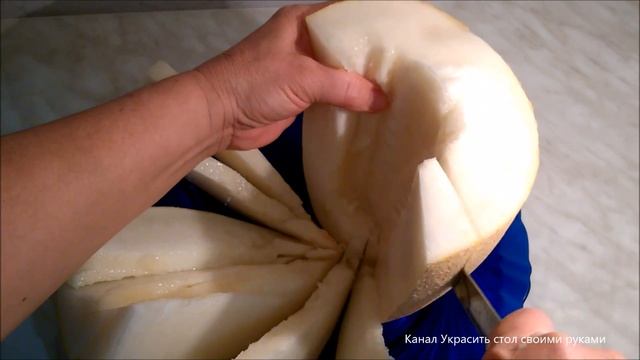 КАК НАРЕЗАТЬ ДЫНЮ красиво и быстро. HOW to CHOP a MELON in a single смотреть онлайн