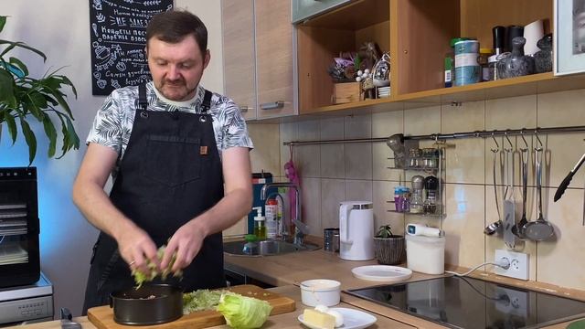 Слоеный салат с горбушей горячего копчения и соусом со СЛАДКИМ ЧИЛИ смотреть онлайн