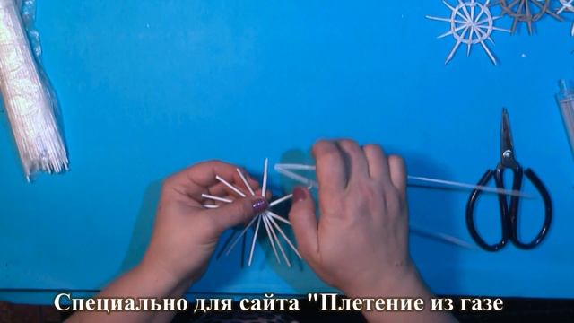 Нежная снежинка из бумажных трубочек смотреть онлайн